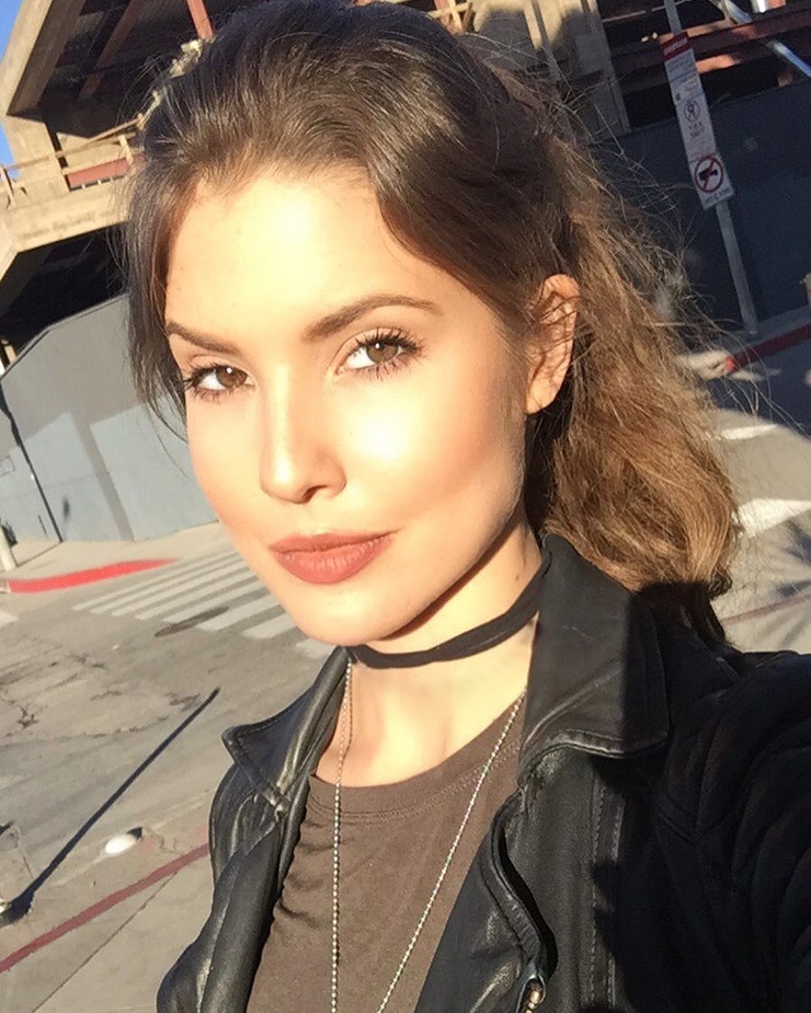 Picture of Amanda Cerny