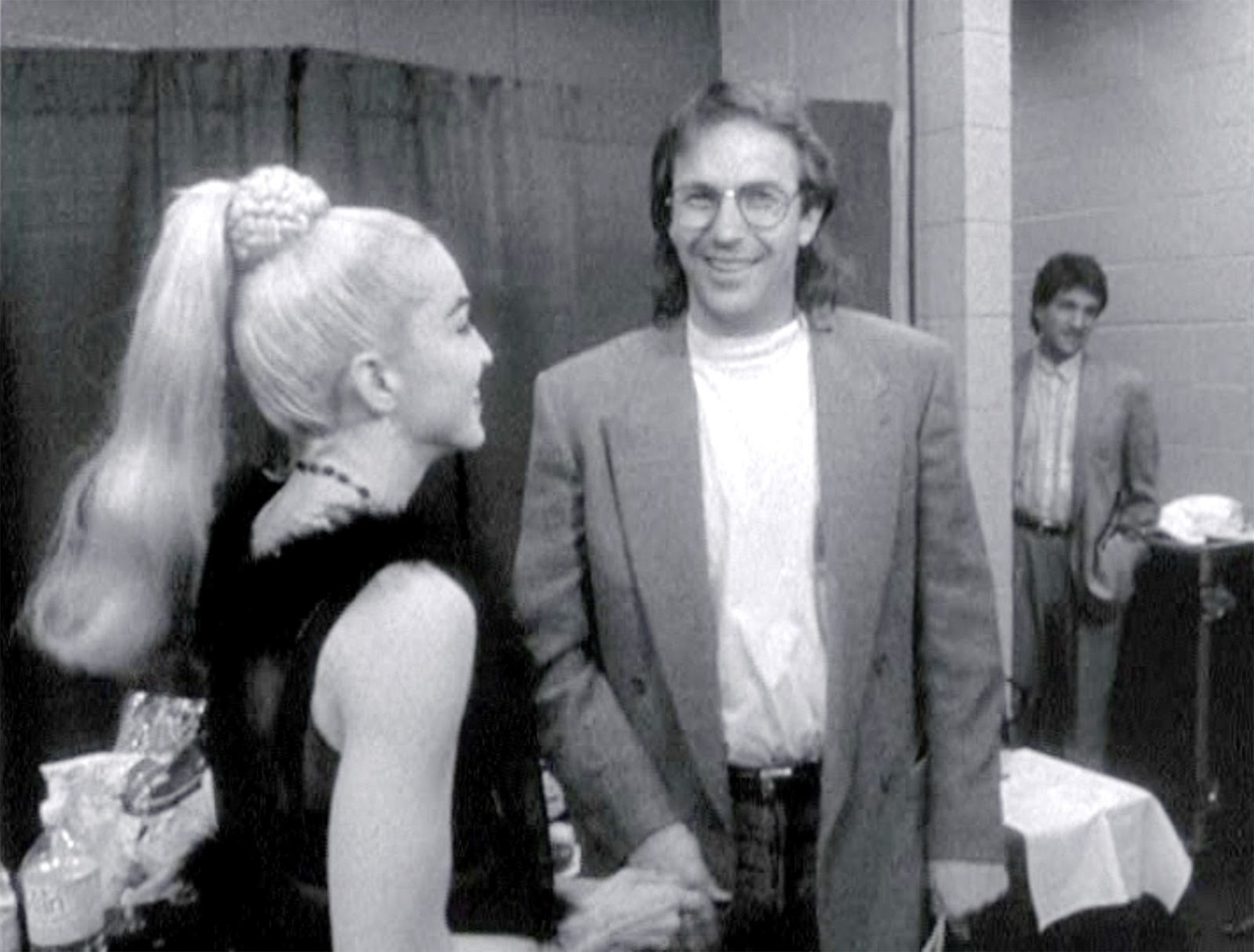 Madonna and Kevin Costner(01)