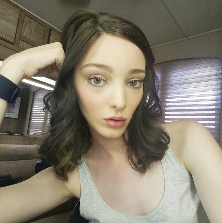 Emma Dumont Images