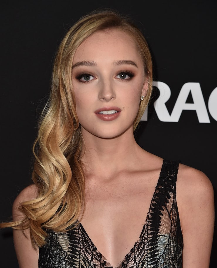 Phoebe Dynevor 5554