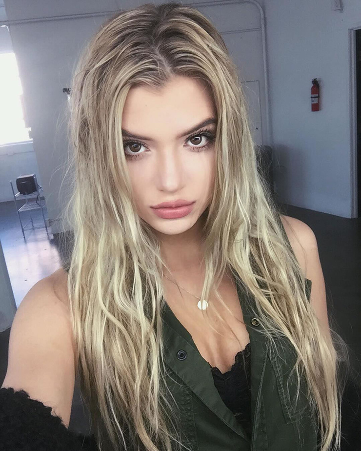 Alissa Violet Image