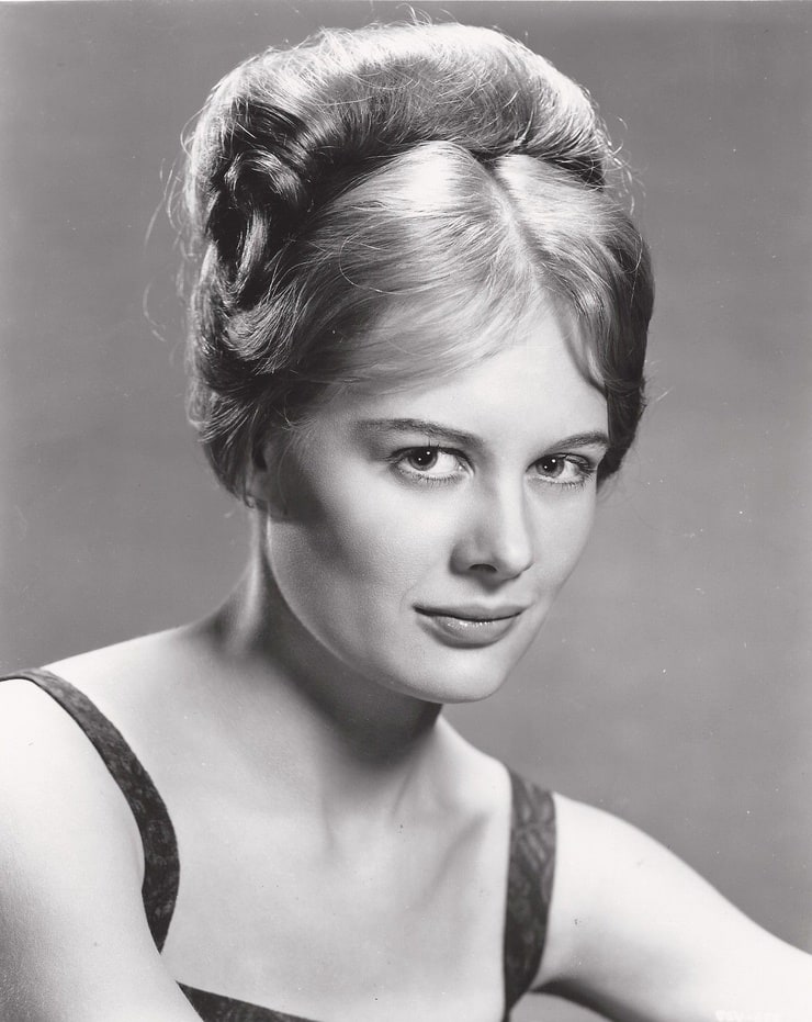 Picture of Shirley Knight.