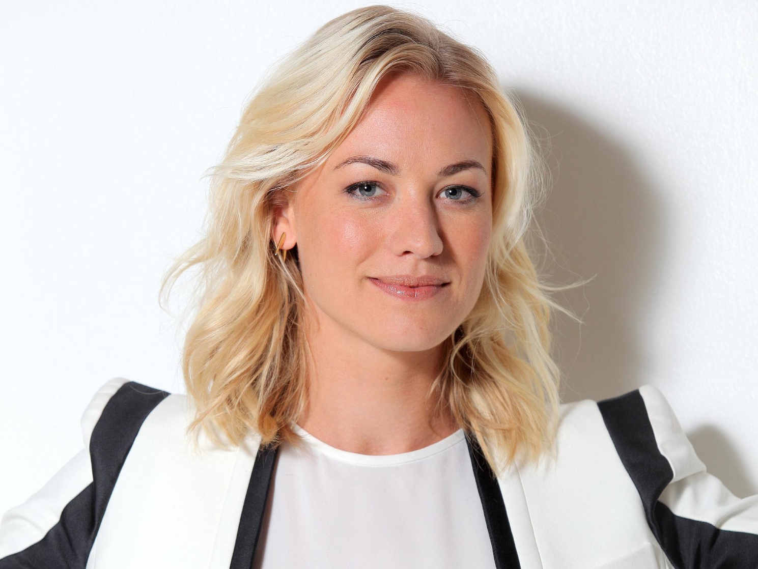 Yvonne Strahovski Yvonne Strahovski