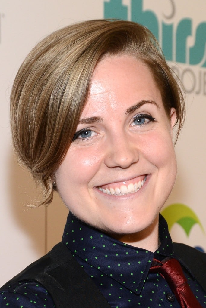 Picture Of Hannah Hart   740full Hannah Hart 