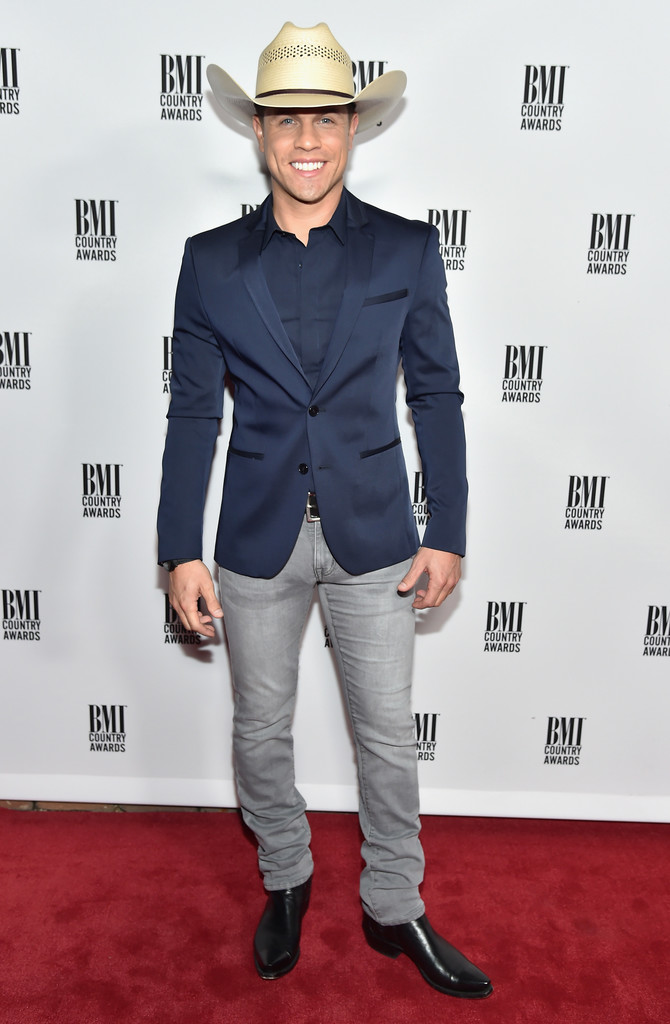 Picture of Dustin Lynch