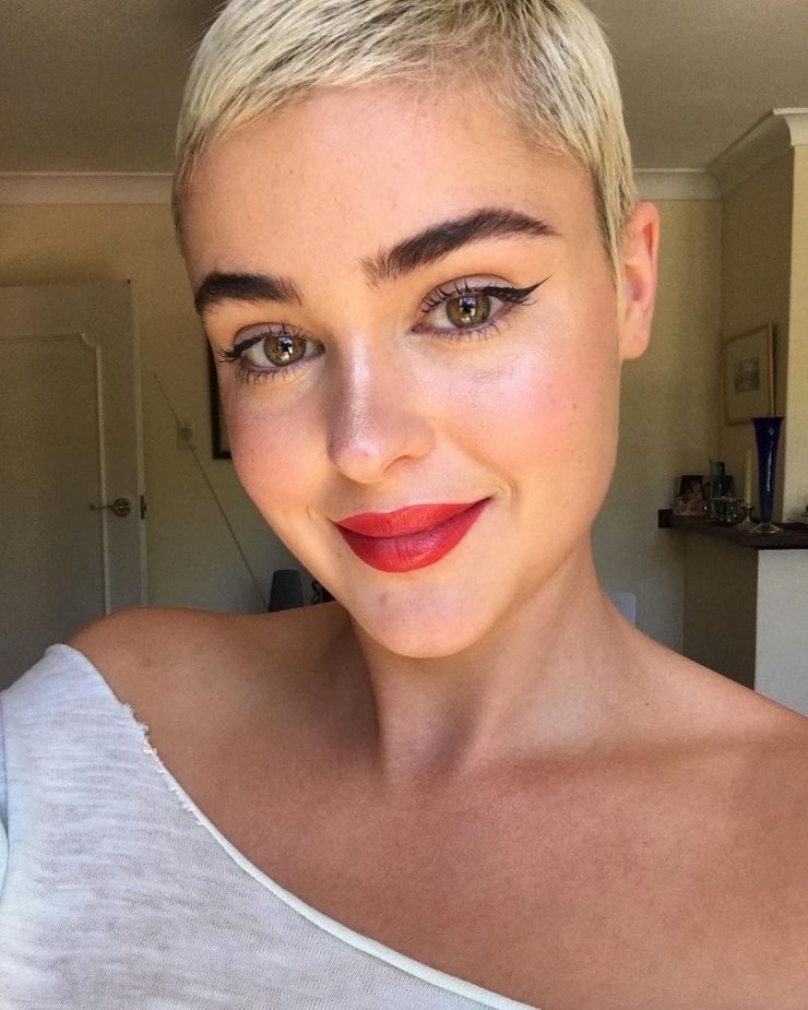 Stefania ferrario фото ню