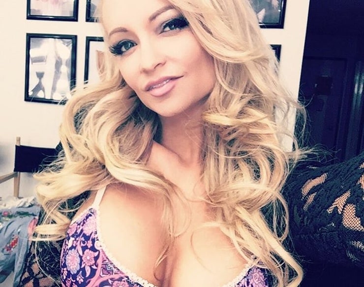 Mindy Robinson picture.