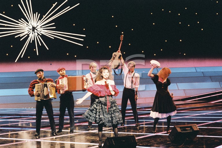 Yardena Arazi