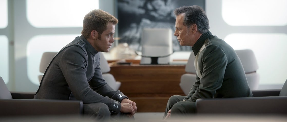 James T. Kirk (Chris Pine)