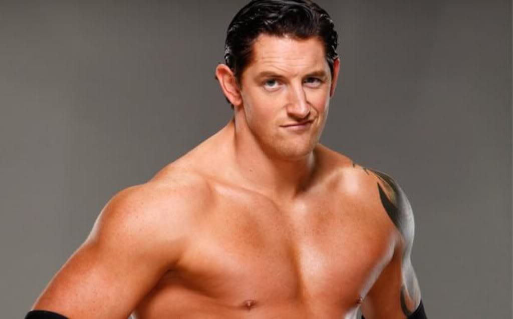 Уэйд барретт. Wade Barrett. Eqn ,fhhtn WWE. Стю Беннет. Актер Стю Беннет.