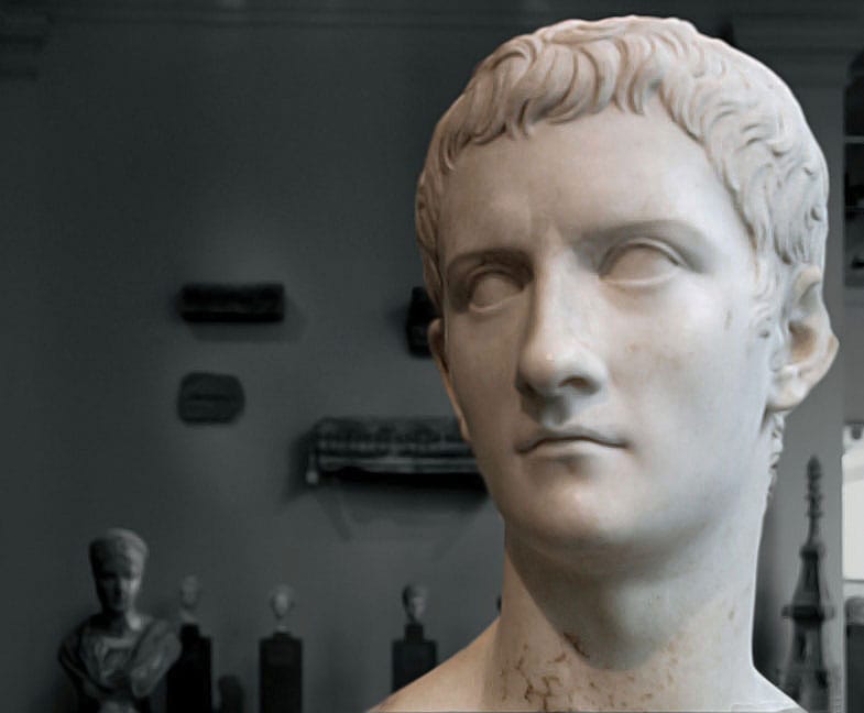 Римский калигула. Император калигула скульптура. Калигула статуя.