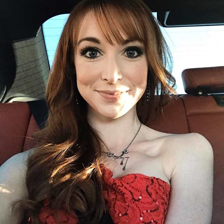 Picture of Lisa Foiles.