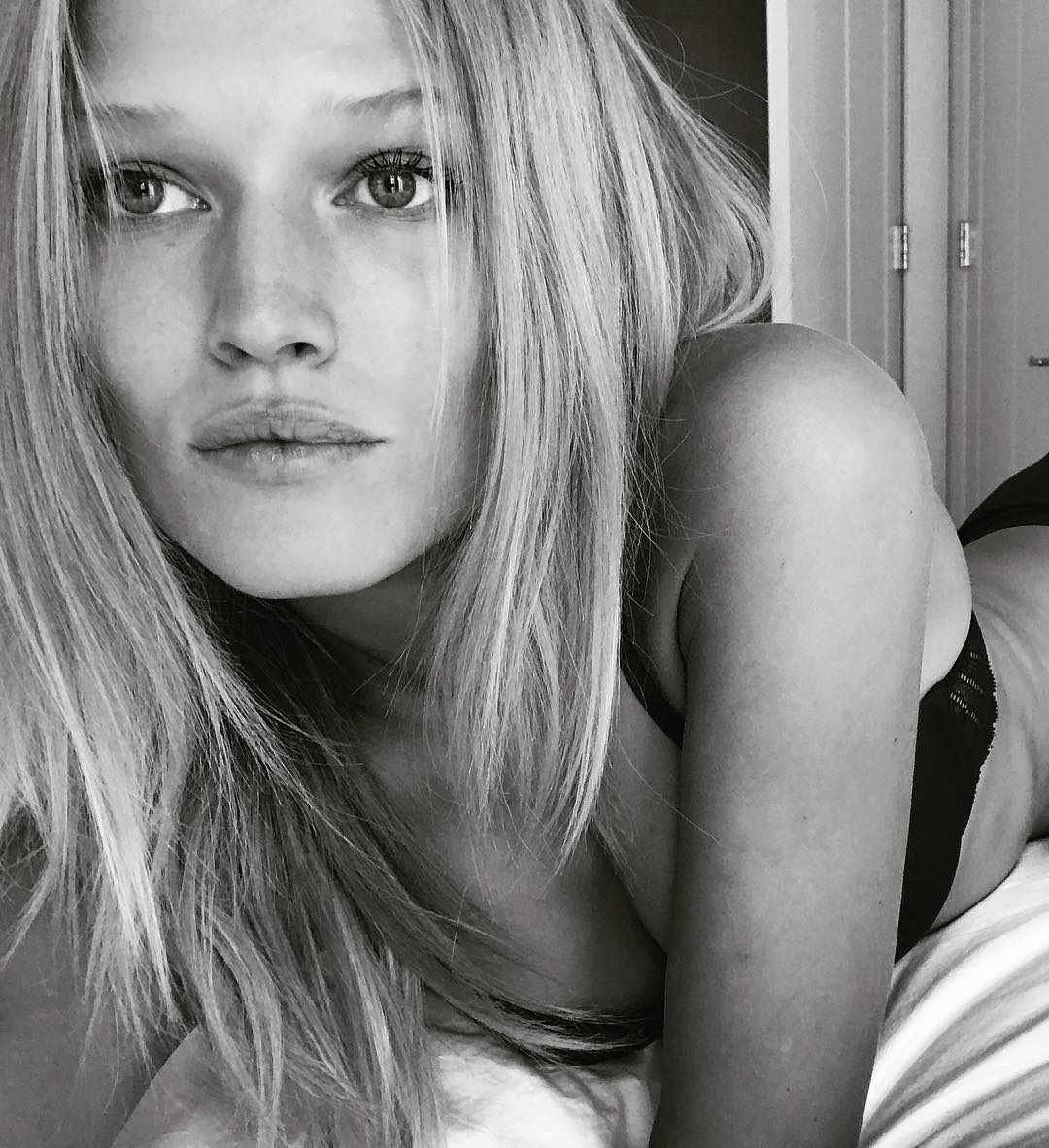 Picture Of Toni Garrn