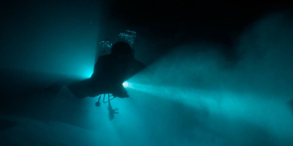 Cave                                  (2016)
