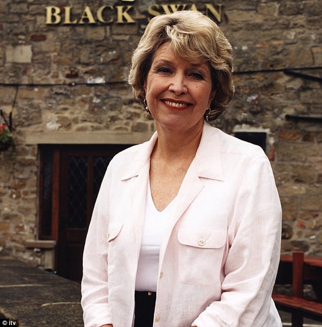 Picture Of Anne Reid 6678