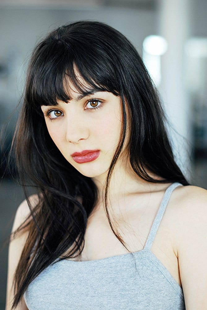 Hannah Marks slash