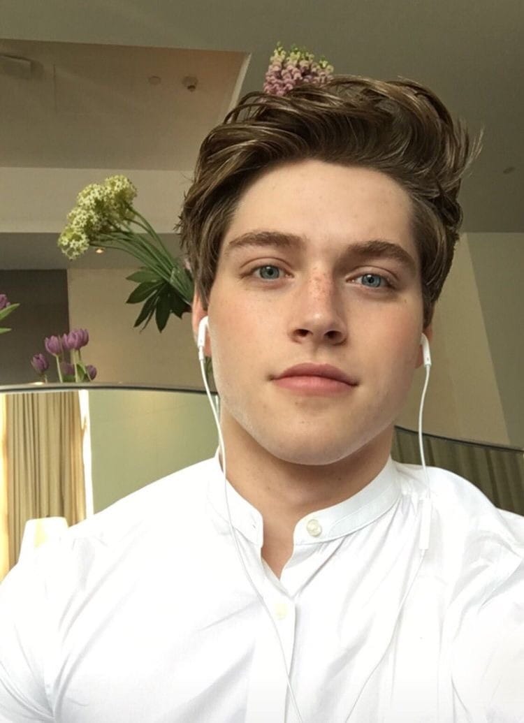 Froy Gutierrez picture