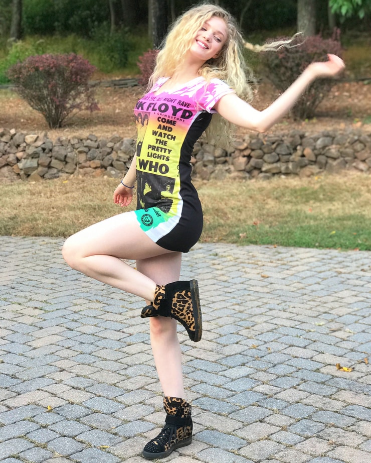 Picture Of Elena Kampouris