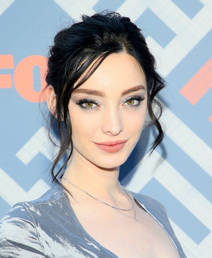 Emma Dumont Images