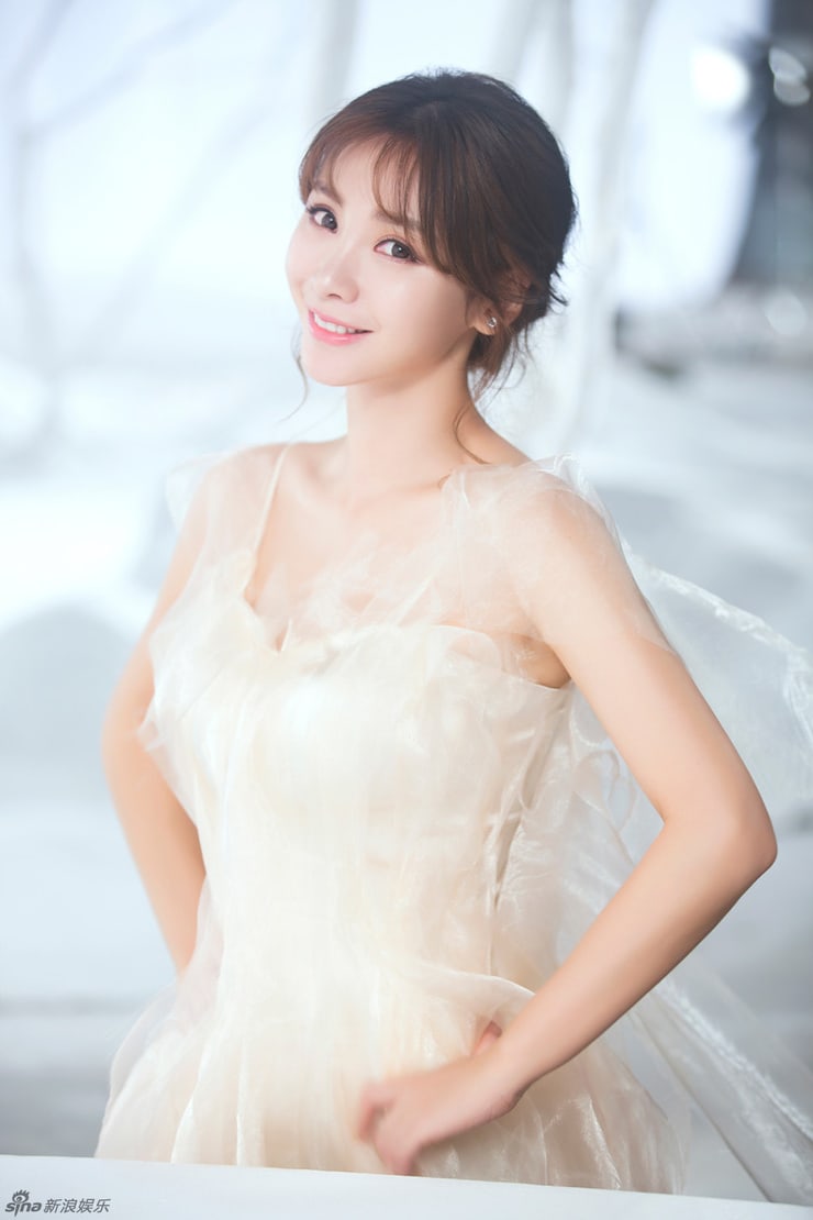 Liu Yan (actress). Liu Yan. Liu Yan 18.