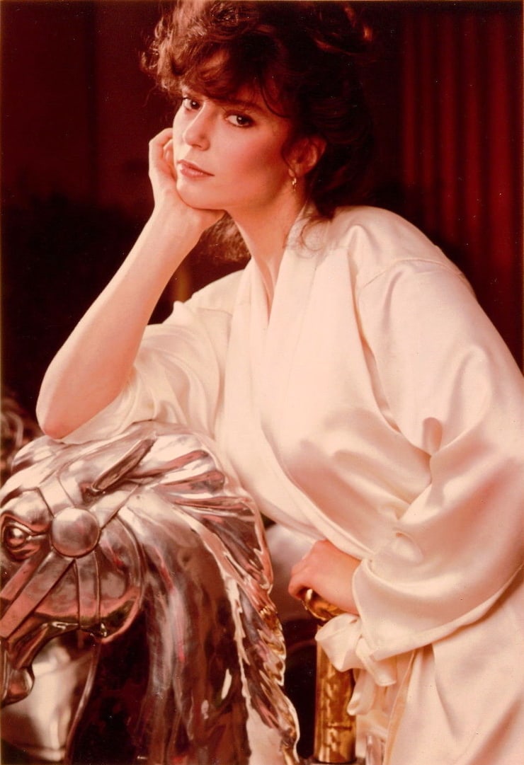 Picture of Rachel Ward.