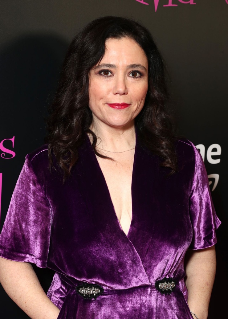 740full-alex-borstein.jpg
