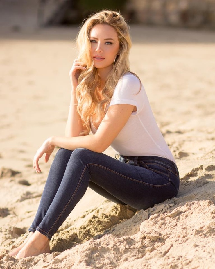 Picture of Tiffany Toth (I)