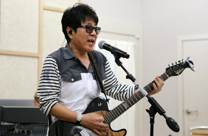 Cho yong lc90. Чо ён Пиль певец. Чхо певец. Cho Yong Pil. Чхо.