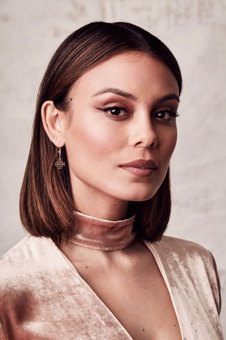 Next photo of Nathalie Kelley