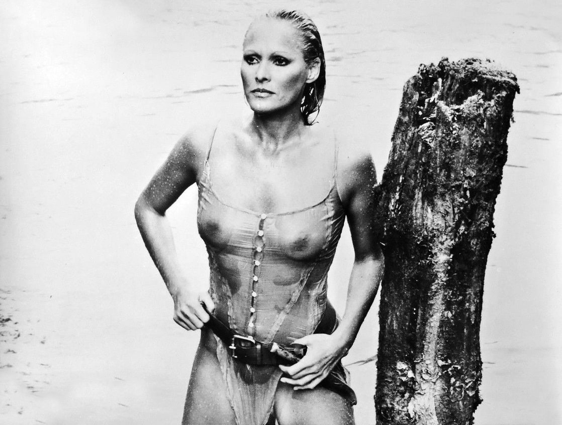 Ursula andress desnuda