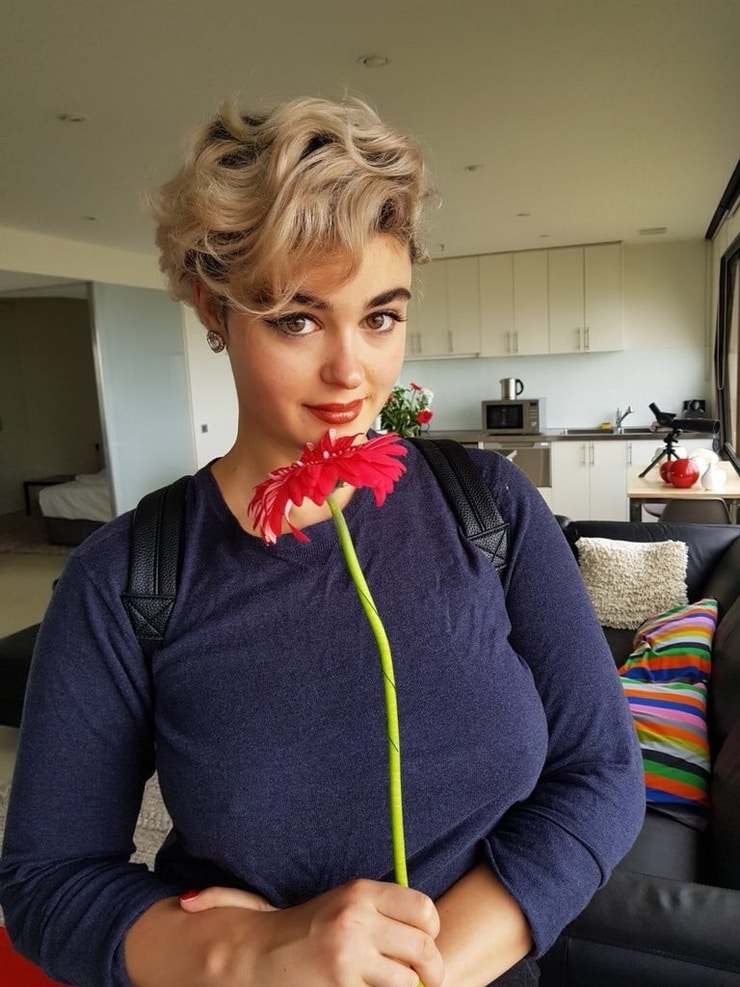 Stefania ferrario фото ню