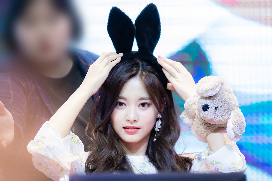 Chou Tzu-yu (Tzuyu) Chou Tzu-yu (Tzuyu)
