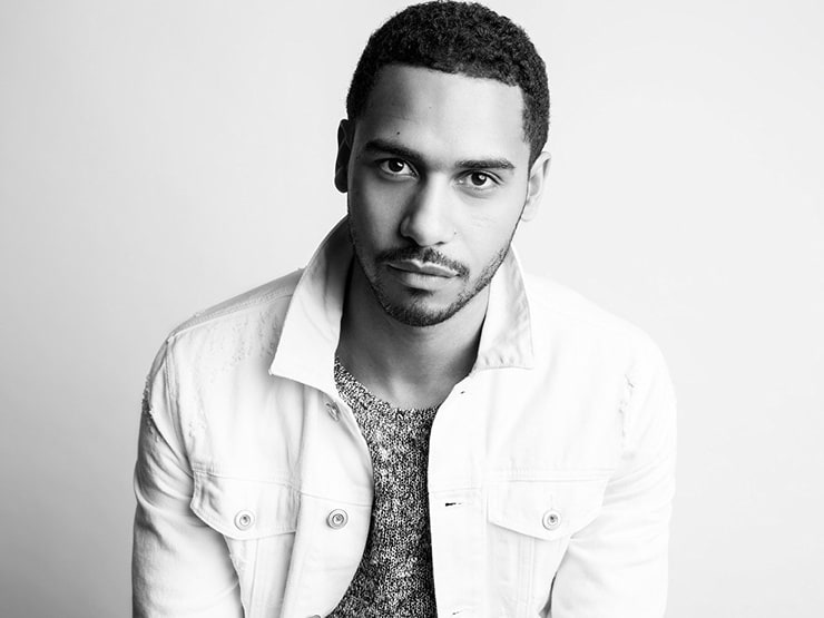 Picture of Elliot Knight