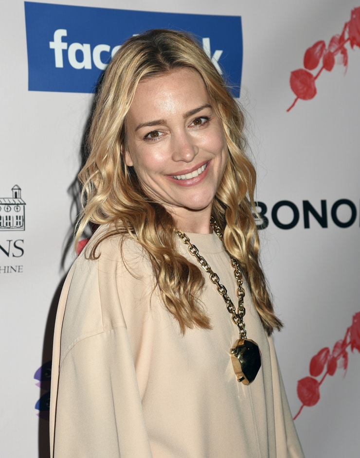 Next photo of Piper Perabo