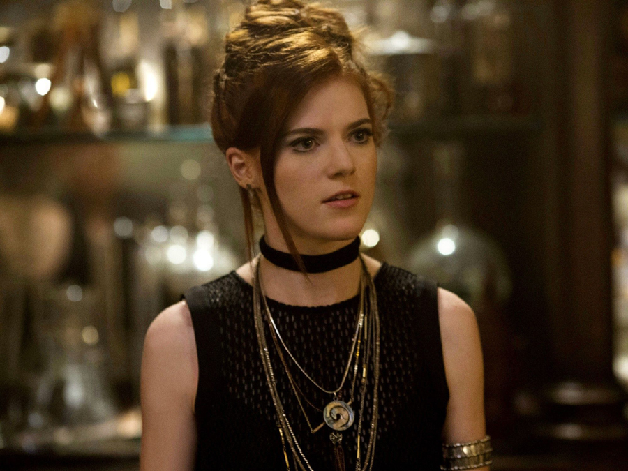 Chloe (Rose Leslie)