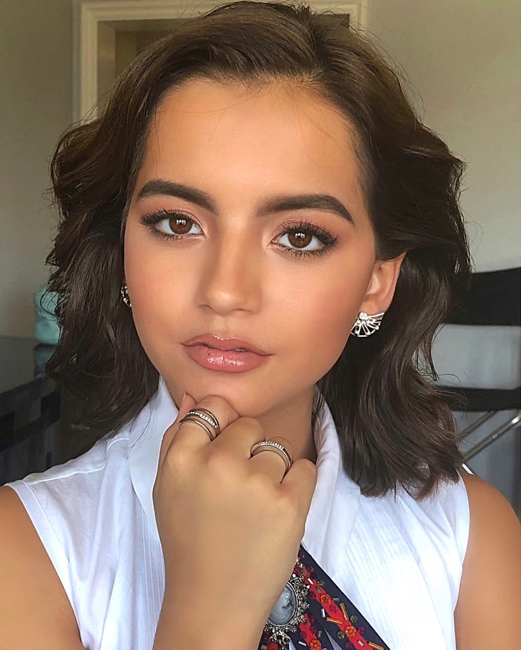 Next photo of Isabela Moner