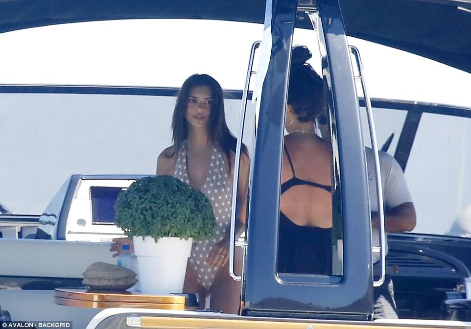 Emily Ratajkowski
