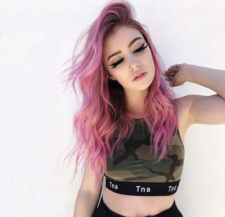 Chrissy Costanza Bra