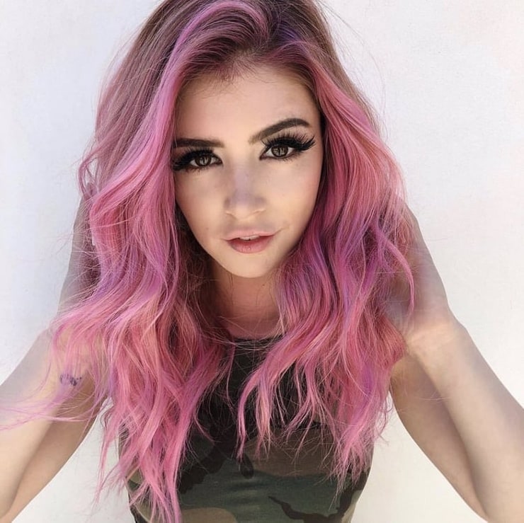 Chrissy Costanza image