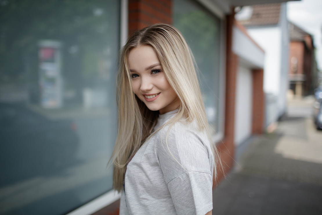  Picture of Julia Beautx