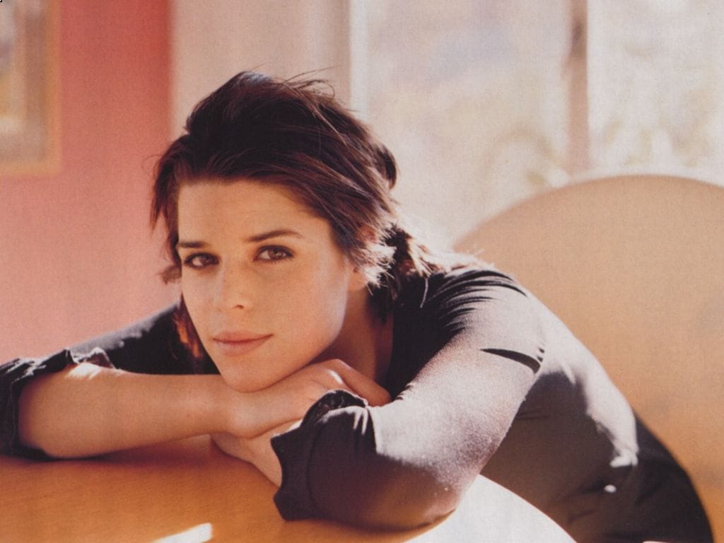 Neve Campbell 3375