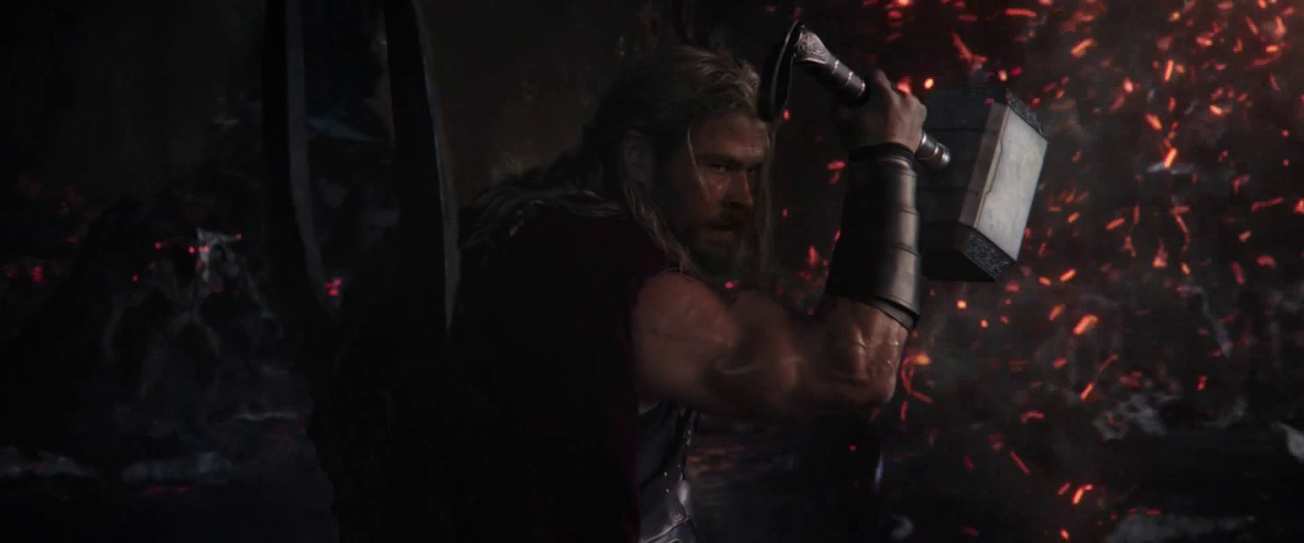 Последний молот. Thor: ragnarok 2017. thor odinson молот фото.