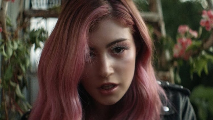 Chrissy Costanza