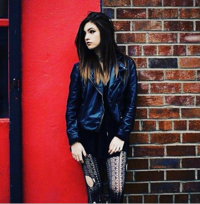 Picture of Chrissy Costanza.
