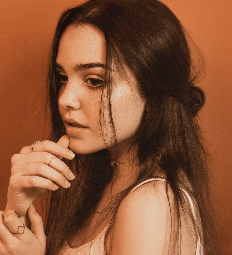 Picture of Carly Gibert