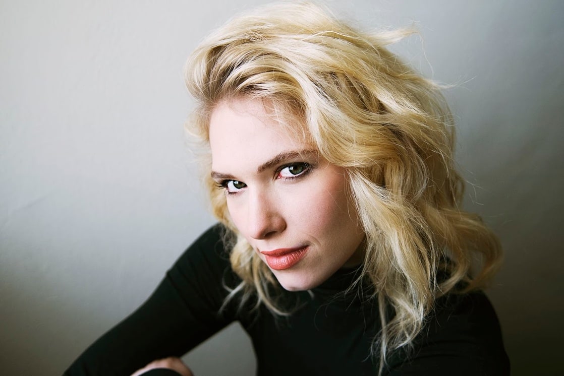 Claudia Lee