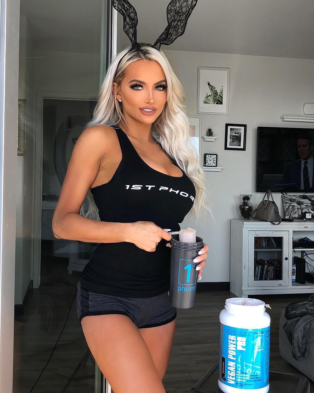 Picture Of Lindsey Pelas 5072