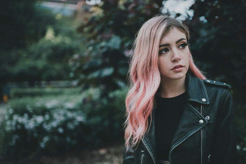 Chrissy Costanza Chrissy Costanza