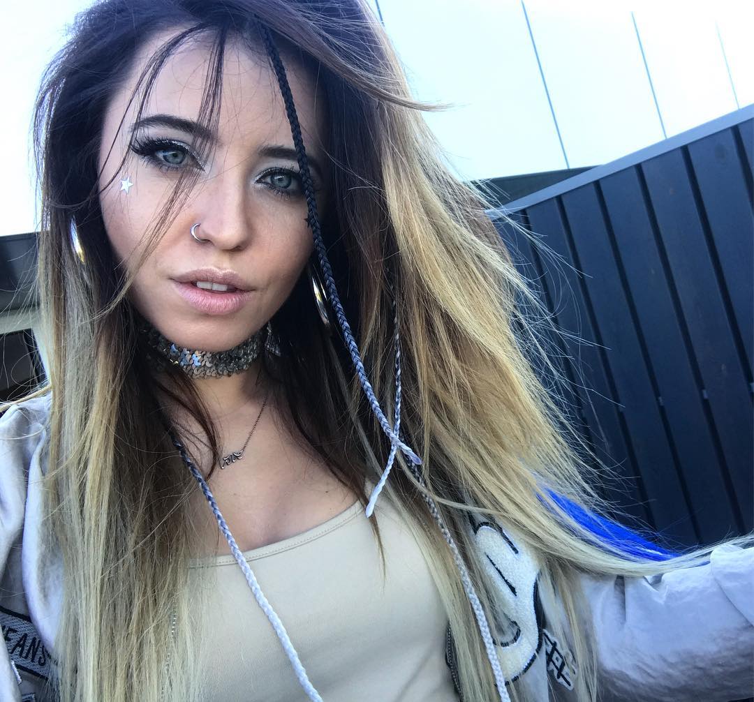 Nadya Dorofeeva image