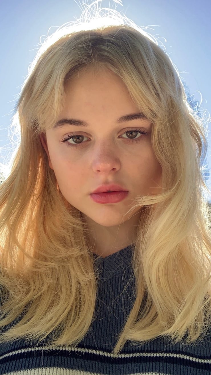 Emily Alyn Lind age instagram